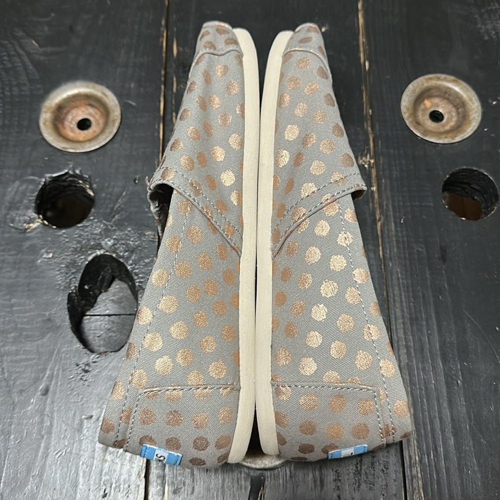 NWOT TOMS Classic Drizzle Grey/Rose Gold Foil Polka Dot Slip-Ons - Picture 9 of 13